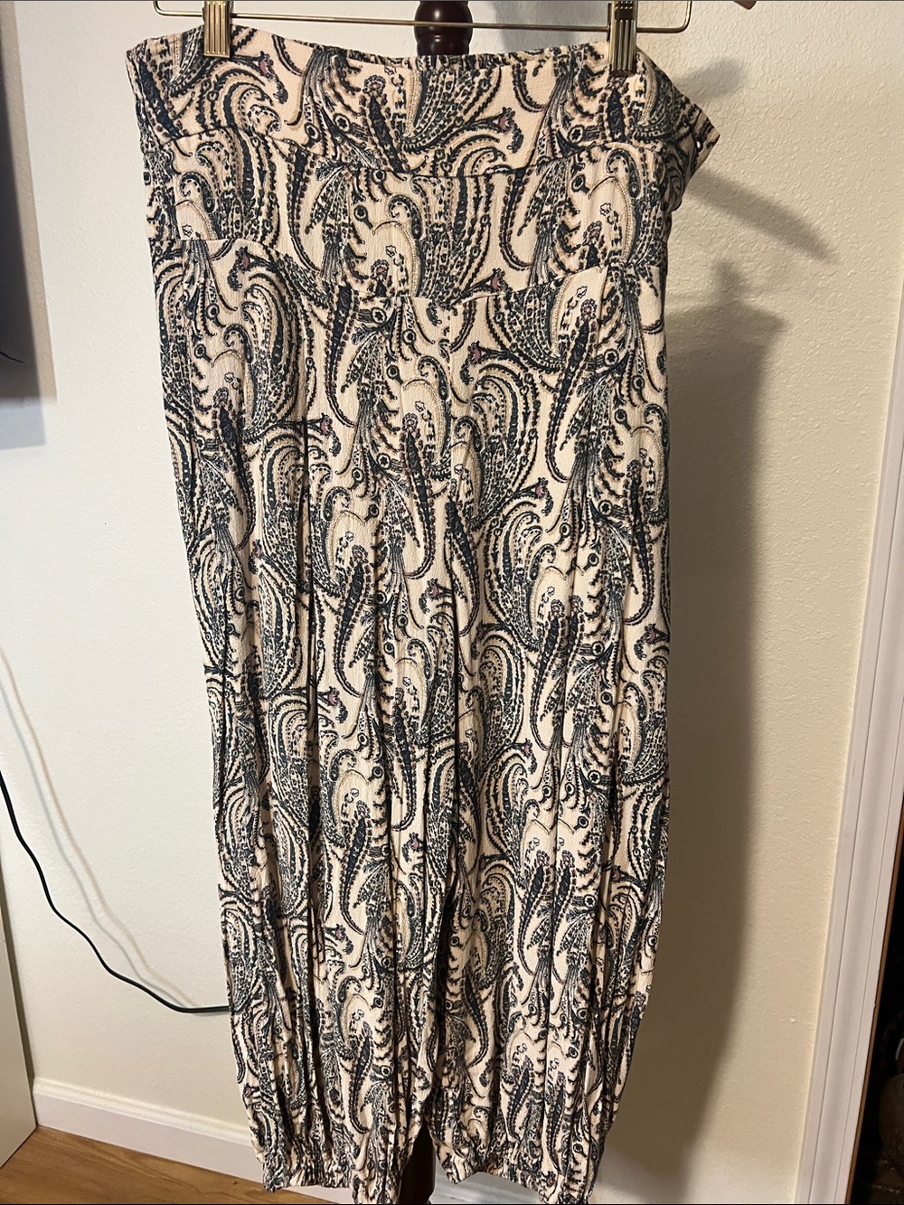 Anthropologie Beige and Black Paisley Wide-Leg Cropped Pants